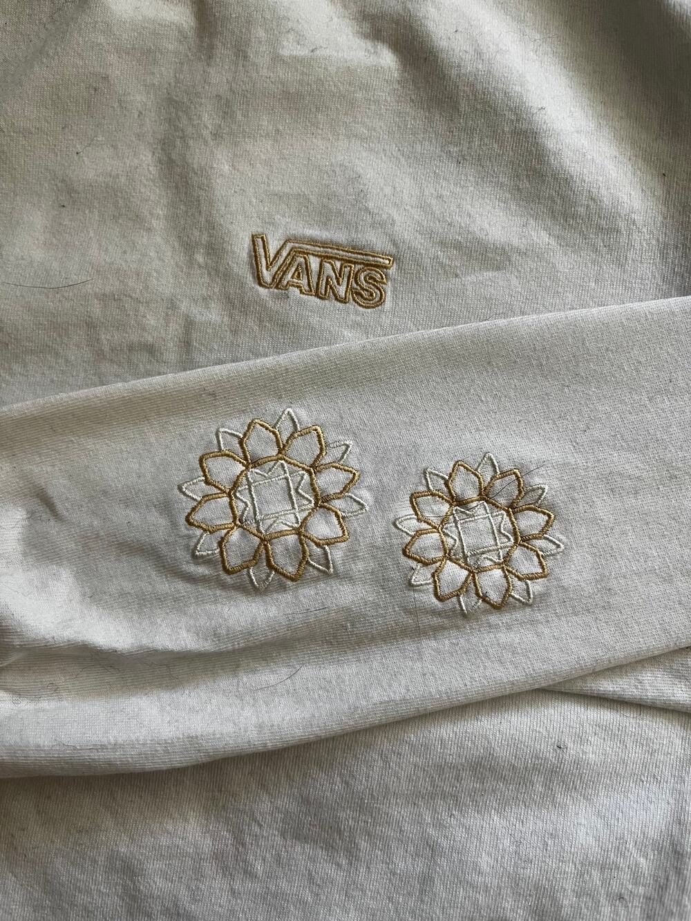 Vans Cream Cropped Long Sleeve Tee Floral Embroidery Size L